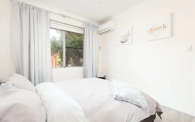 Comfy & Convenient Homebush West