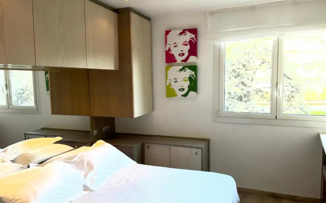 Chambre idéalement située à 50m de la Croisette
