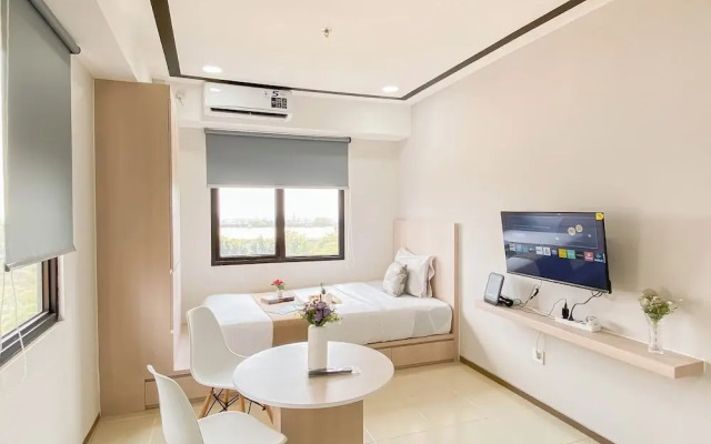 White Accent Studio At Apartment Meikarta Near Paramadina University