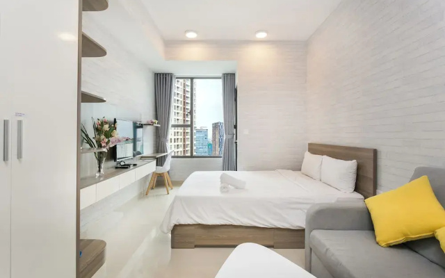 Refined Saigon - Rivergate Apartment