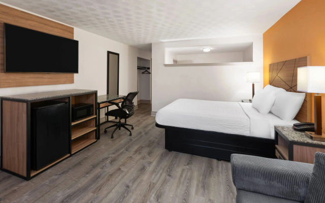 Howard Johnson by Wyndham Malden Boston Area