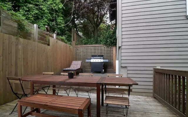 Seattle Vacation Home: The Gallery