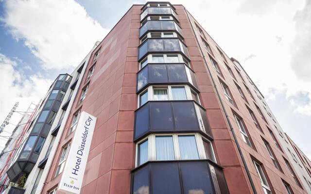 Hotel Dusseldorf City by Tulip Inn вид на фасад