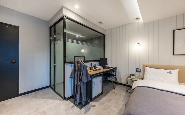 Brown Dot Hotel Jeonggwan