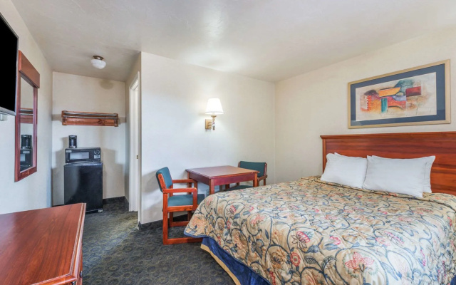 Knights Inn North Attleboro