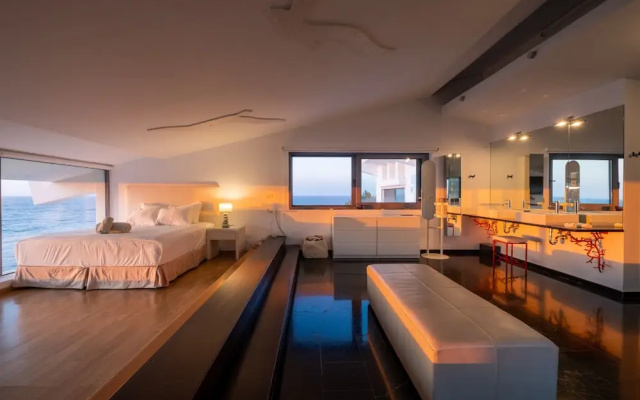 Icarus Luxury Beachfront Villa