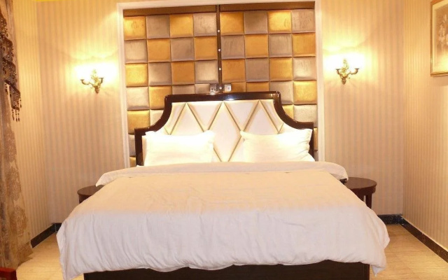 Max Royal Hotel & Suites