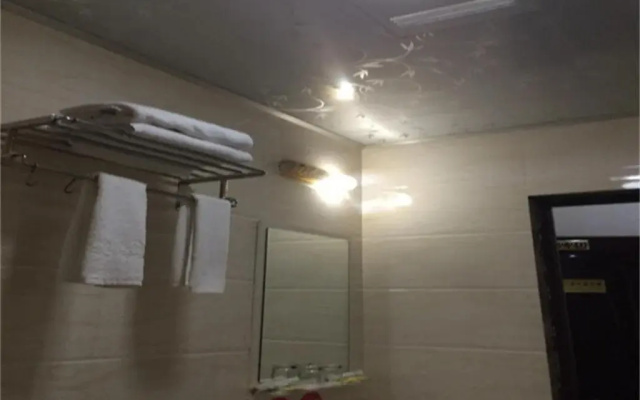Luzhou Xincheng Business Inn