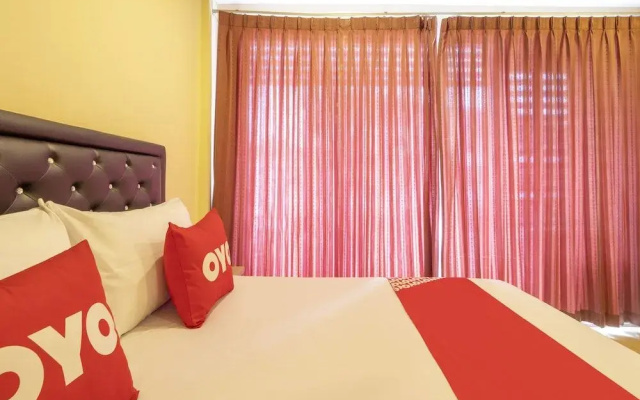 OYO 75350 Hole In One Bar Hotel