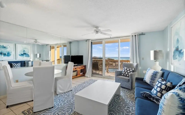 Pelican Beach 0103 1 Bedroom Condo by Pelican Beach Management