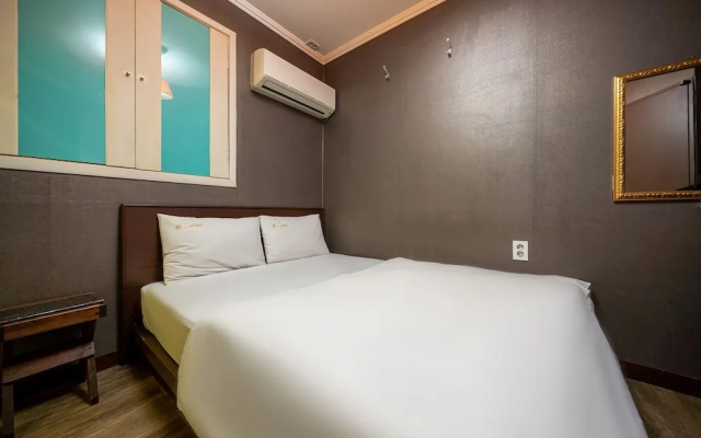 Bucheon Hotel Lizard