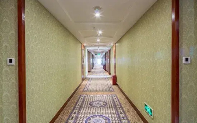 Vienna Hotel(Shenzhen Pingshan High-speed Rail Station & Pingshanwei Metro Station)