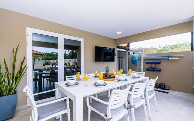 Luxury New 5 Location Pool Outdoor Kitchen