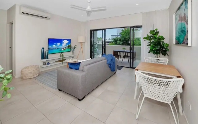 Coastal 2-bed With Parking & Pool by the Ocean