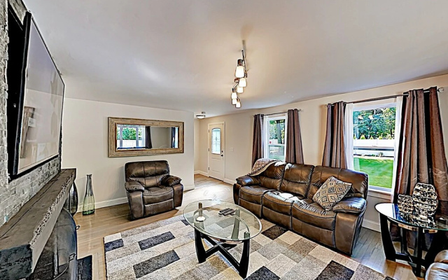 Phinneys - 4 Br Home