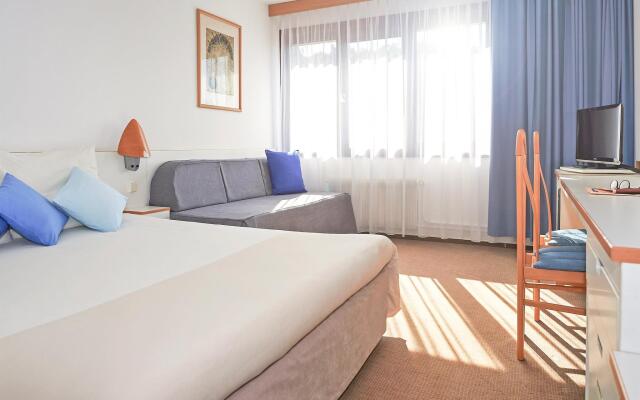 Отель Novotel Poznan Malta Польша, Познань - 4 отзыва об отеле, цены и фото номеров - забронировать отель Novotel Poznan Malta онлайн комната для гостей