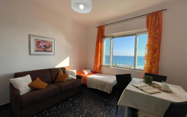[Rivamare] 3 Locali di fronte al Mare