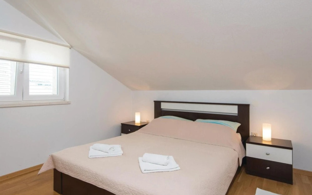 Nice Apartment in Lumbarda With 2 Bedrooms and Wifi