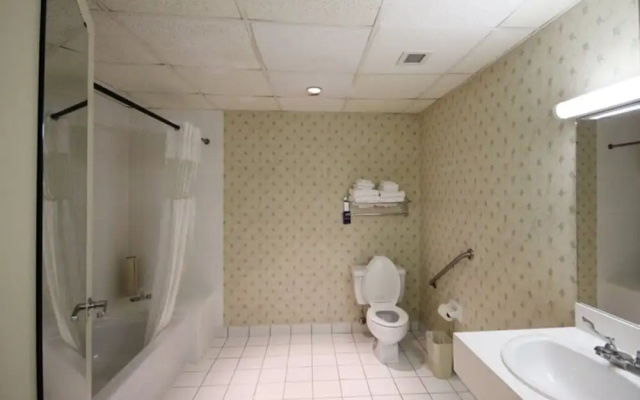 Travelodge Hotel Montreal Airport