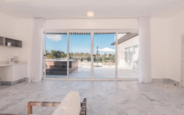 3br-penthouse w Jacuzzi Incl at Lake View