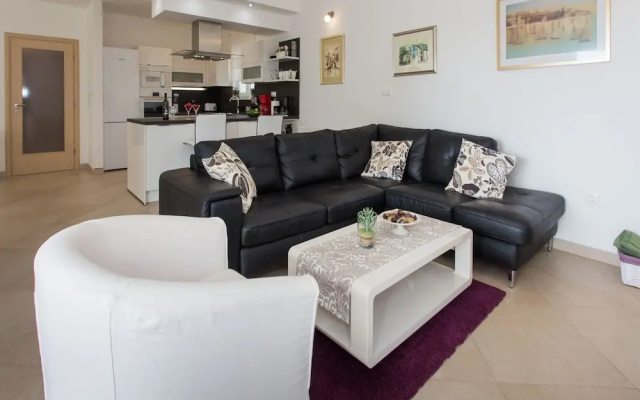 Spacious Villa in Vodice With Pool