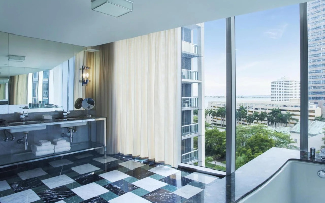 W Miami