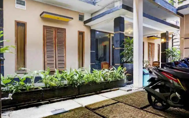 Spot on 90146 Sugianto Guesthouse Syariah