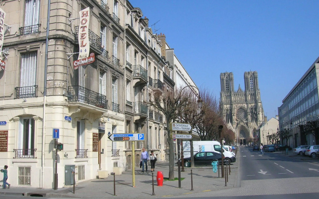 Hotel De La Cathedrale Reims France Zenhotels - 