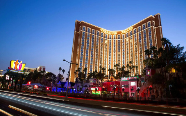 Treasure Island Hotel & Casino вид на фасад