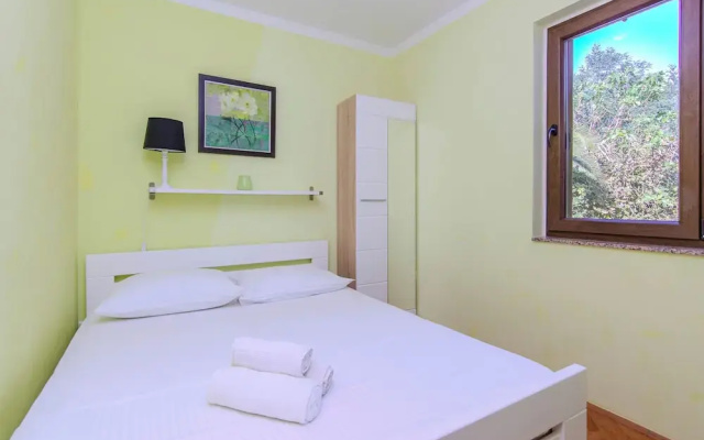 Holiday home Suric