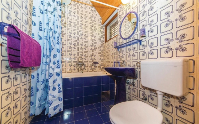 Beautiful Home in Rogoznica With Wifi and 3 Bedrooms