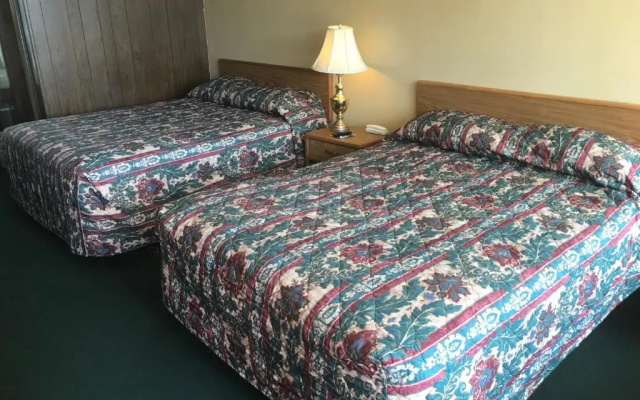 Budget Host Village Inn