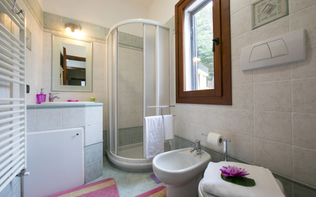 Villa Monte Enrico - With Pool