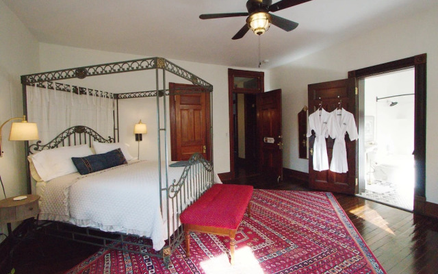 Louisville Bourbon Inn