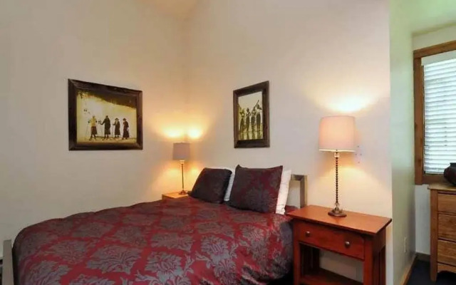 Greyhawk in Warm Springs by Alpine Lodging