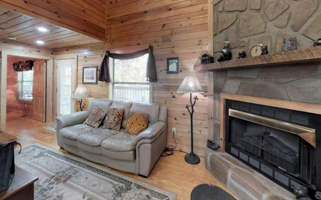 Bearly Visible - 2 Br Cabin