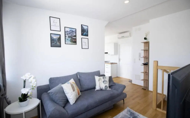 Sunny & cozy Penthouse with Balcony DG4