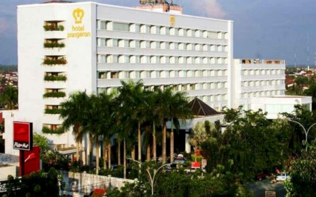 Отель Pangeran Pekanbaru Индонезия, Пеканбару - отзывы, цены и фото номеров - забронировать отель Pangeran Pekanbaru онлайн вид на фасад