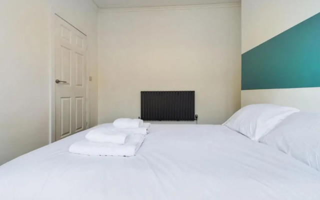 Contemporary 4BD Home nr Liverpool City Centre