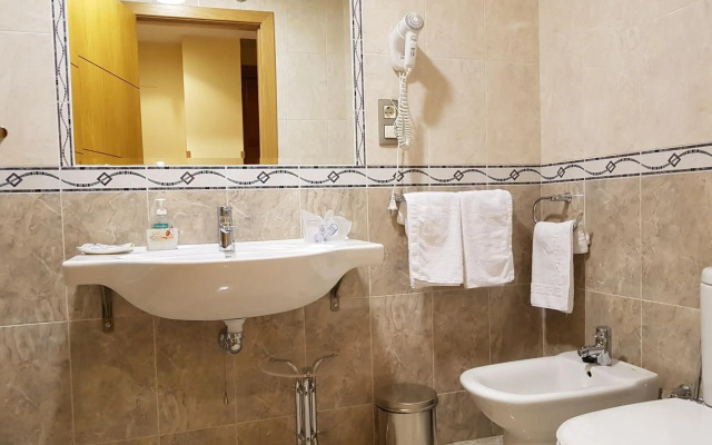 Hotel Reina Isabel