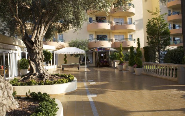 Aparthotel Alcúdia Beach in Alcudia, Spain from 65$, photos, reviews - zenhotels.com hotel front