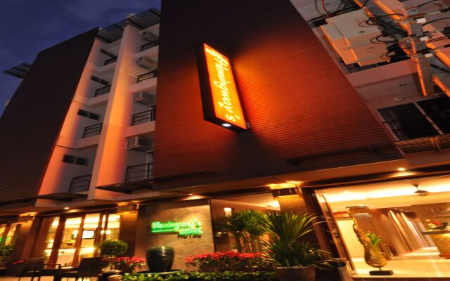 Hemingways Hotel вид на фасад