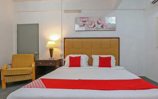 The Sarina Hotel & Cafe by OYO Rooms