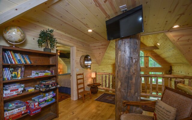 Big Log Lodge 4 Bedroom House