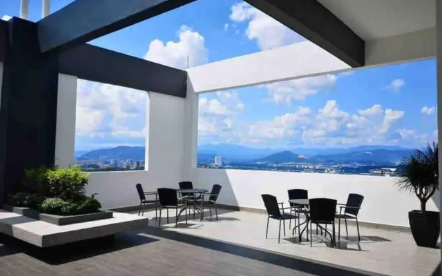 Symphony Tower Studio # 3 ( With Balcony )