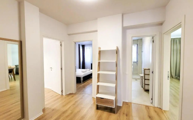 Boulevard 2 BR Apartment