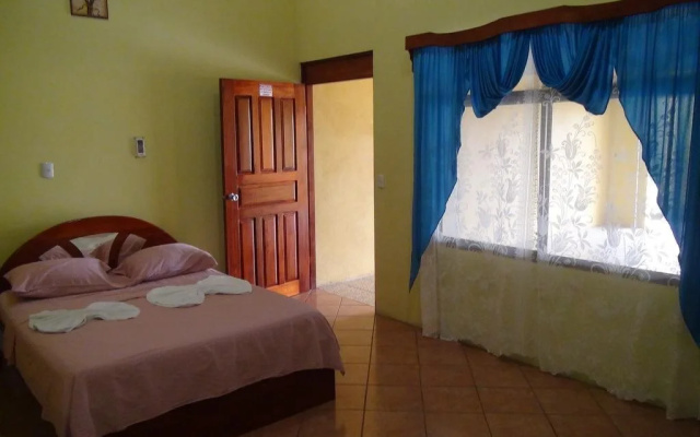 Hotel y Cabinas el Edén Del Este