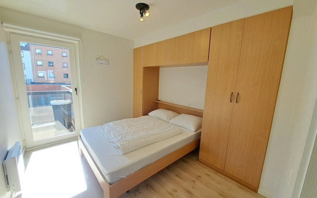 Sunny Coastal Apartment for 6