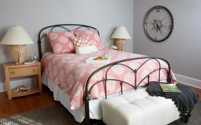 The Stony Brookside Bed & Bike Inn