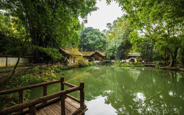 Chengdu Feitianlou Hotel